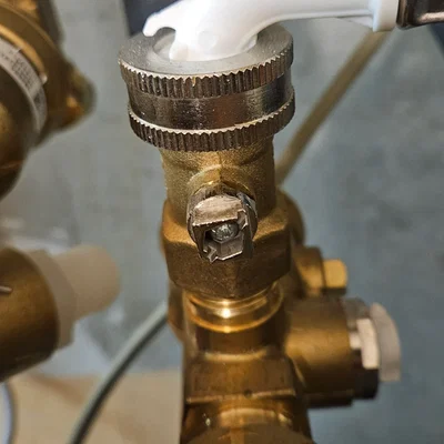 Tay vặn van khóa nước vuông 9x9mm - Giải pháp thay thế thông minh