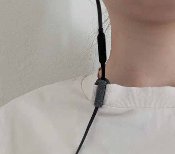 Kẹp cài áo 3D tiện lợi dành cho tai nghe dây dẹt JBL - Image 2