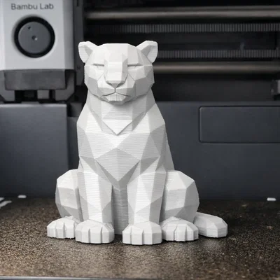 Mô hình báo đen Low Poly ấn tượng để bàn trang trí