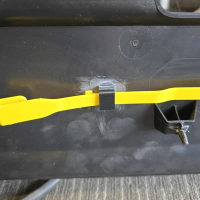 Pat giữ quai nhựa màu vàng cho nắp Frunk/Capo xe Porsche 911 & 981 Cayman Boxster