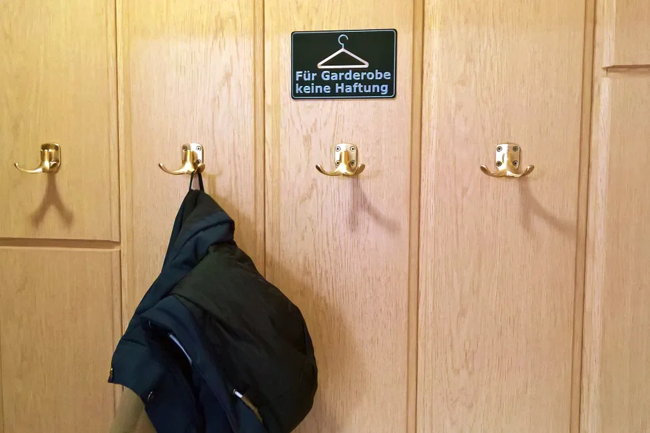Bảng cảnh báo Für Garderobe keine Haftung - Image 2