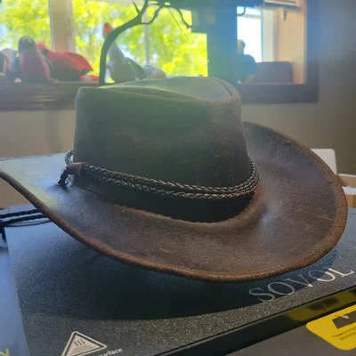 Giá treo mũ cao bồi Yee Haw