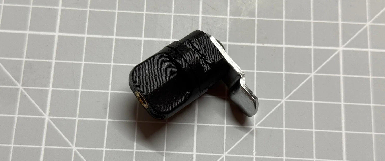 Núm vặn thay thế cho chốt khóa tấm hông tủ Rittal TE7000 - Image 3