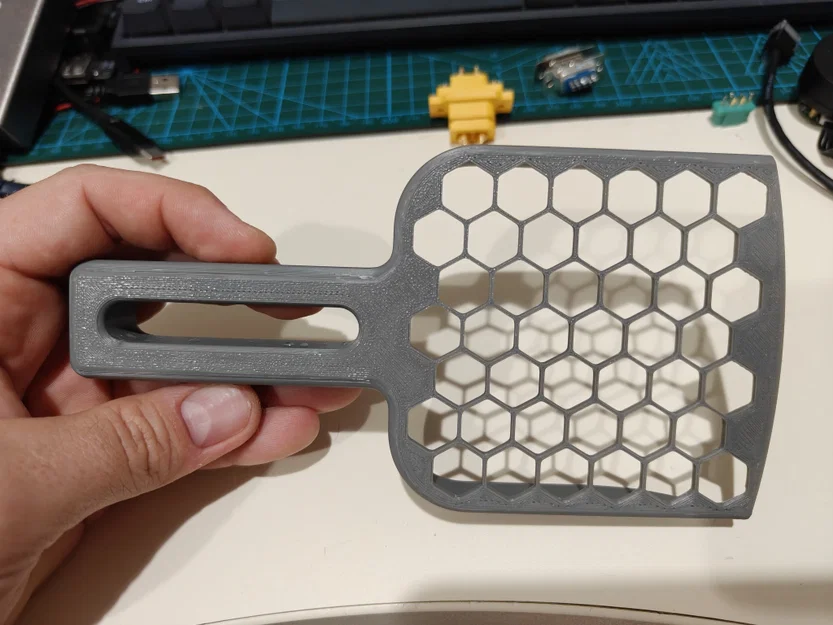 Xẻng hốt phân mèo thiết kế lưới lục giác in 3D tiện lợi - Image 2