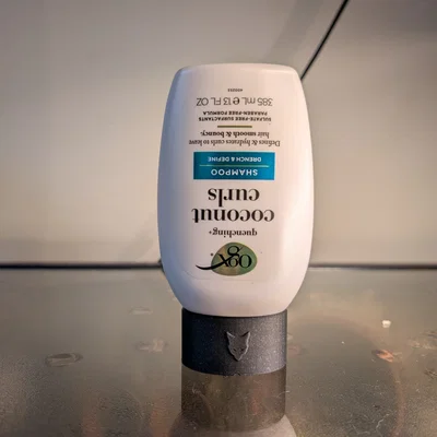 Giá đỡ chai dầu gội OGX dốc ngược tiện lợi cho phòng tắm