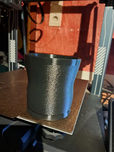 Ống cắm bút Curvy Penholder (Thiết kế tinh tế) - Image 1