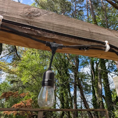 Kẹp Đa Năng Cho Pergola – Cố Định Đèn Dây, Ống Phun Sương & Tưới Tiêu