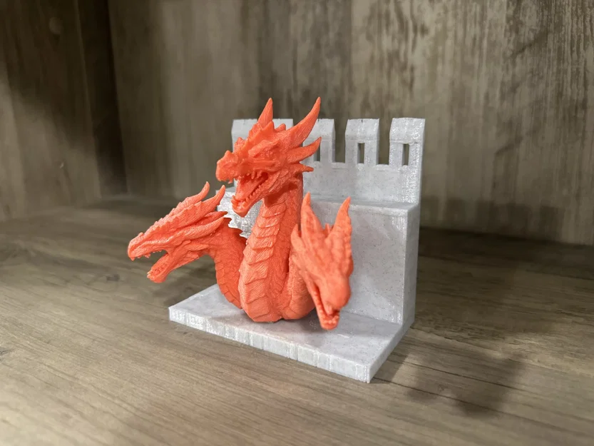 Mô hình rồng ba đầu trên bệ tường thành độc đáo để in 3D - Image 1