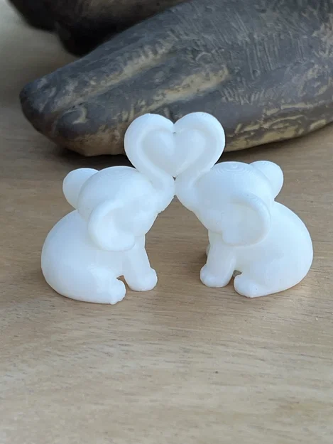 Cặp Voi Đáng Yêu (Cute Loving Elephants) - Image 2