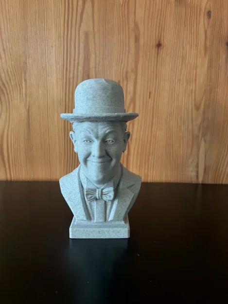 Tượng bán thân Stan Laurel - Image 2