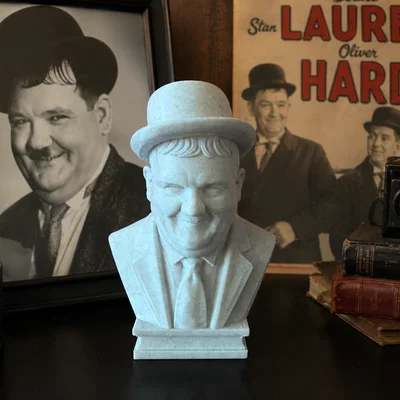 Tượng bán thân Oliver Hardy