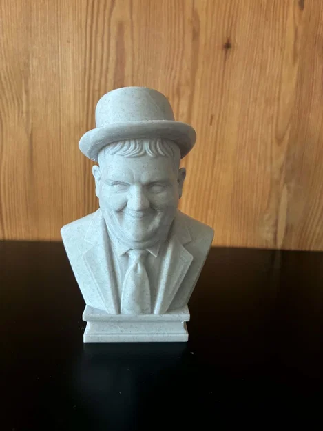 Tượng bán thân Oliver Hardy - Image 2