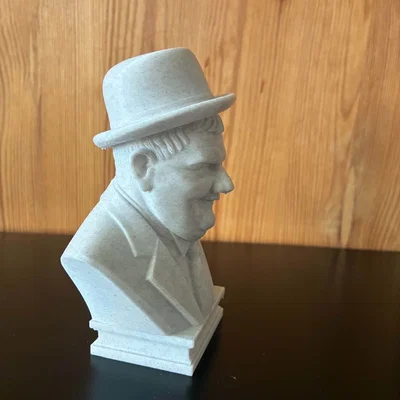 Tượng bán thân Oliver Hardy
