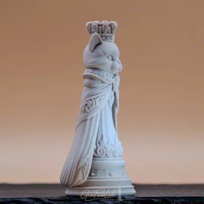Plush Royale "Queen" - Quân cờ Nữ hoàng