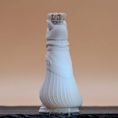 Plush Royale "Queen" - Quân cờ Nữ hoàng