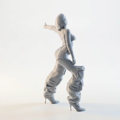 Mô hình 3D Tượng Nữ Nhân Vật Trùm Mũ (Hooded Figure Statue)