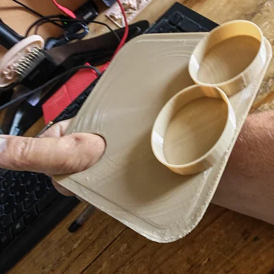 Khay pha màu đeo ngón cái tiện lợi cho họa sĩ 3D