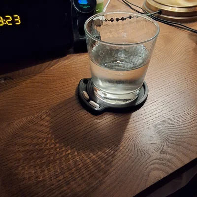 Miếng lót ly thông minh tích hợp khay đựng thuốc tiện lợi