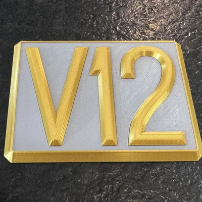Logo V12 Toyota Century cho nắp động cơ