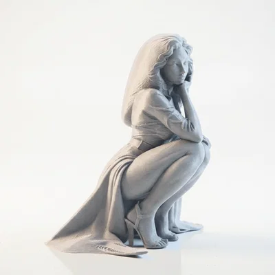 Mô hình người phụ nữ ngồi xổm - File 3D in được