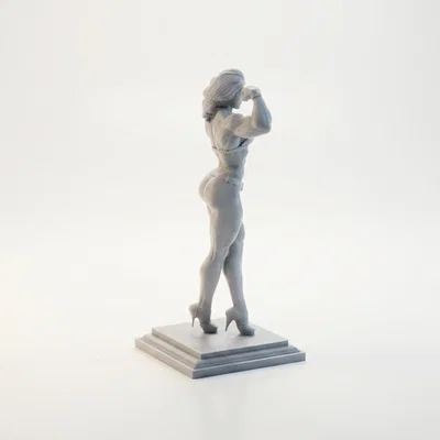 Mô hình tượng nữ vận động viên cơ bắp - File in 3D