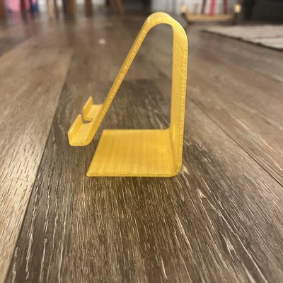 Đế dựng iPhone in 3D tích hợp khe cắm sạc tiện lợi