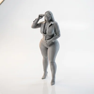 Mô hình 3D Figurine Phụ nữ quyến rũ đeo kính râm