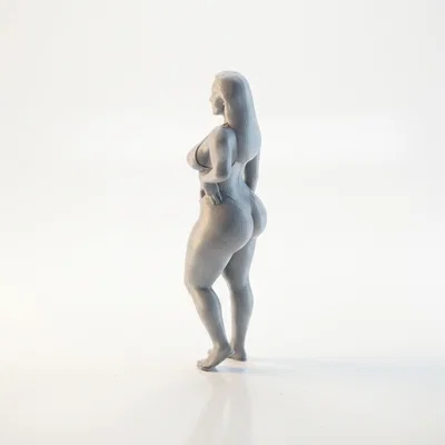 Mô hình tượng phụ nữ dáng đứng tự tin (Thick Lady Arms Akimbo) in 3D
