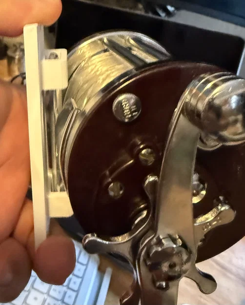 Ngàm giữ máy câu (Straight Fishing Reel Mount) in 3D tiện lợi - Image 1