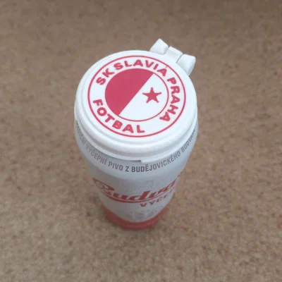 Biểu tượng Slavia Praha trang trí nắp lon bia 3D