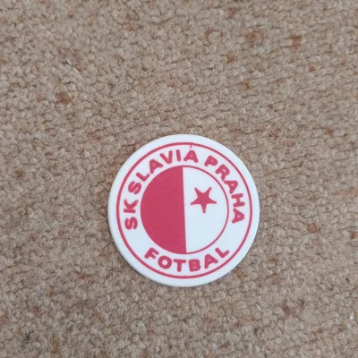 Biểu tượng Slavia Praha trang trí nắp lon bia 3D