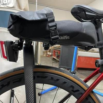 Ngàm gắn đèn đôi Tailfin Dual Light Mount