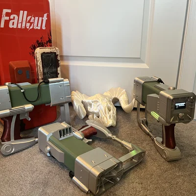 Hệ thống súng laser tag RobCo AE7P theo phong cách Fallout