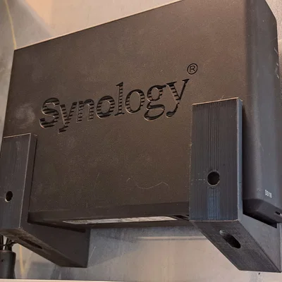 Giá treo tường tối ưu không gian cho Synology DS118
