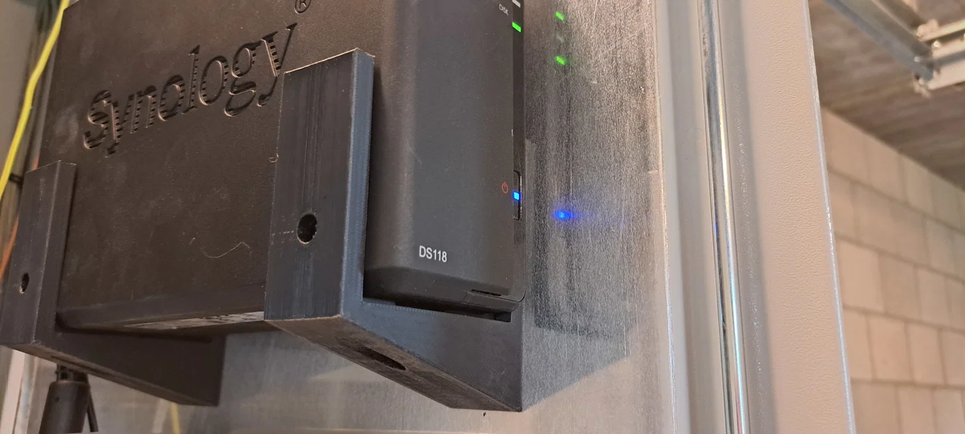 Giá treo tường tối ưu không gian cho Synology DS118 - Image 2