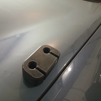 Kẹp giữ dây sạc xe điện (EV Cable Clip) - Giải pháp gọn gàng cho gara