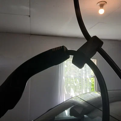 Kẹp giữ dây sạc xe điện (EV Cable Clip) - Giải pháp gọn gàng cho gara