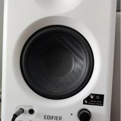 Giá đỡ loa Edifier MR4 đa góc độ - Phụ kiện in 3D hữu ích cho bàn làm việc
