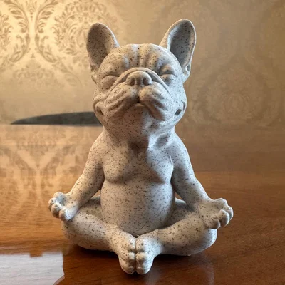 Mô hình Chú chó French Bulldog ngồi thiền tư thế hoa sen