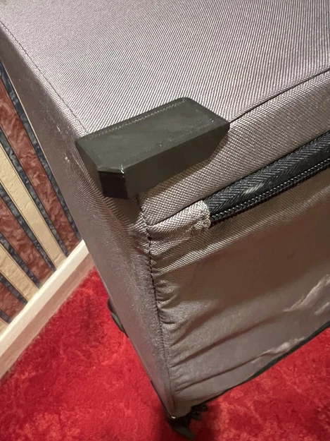 Miếng ốp góc thay thế cho vali IT Luggage - Image 1