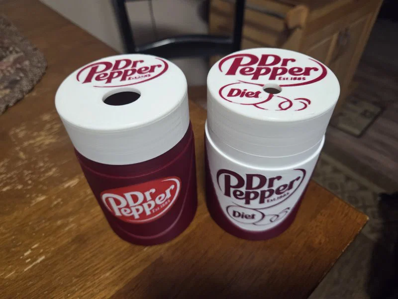 Mini Coleman Chiller Koozie - Chủ đề Dr Pepper và Diet Dr Pepper - Image 2