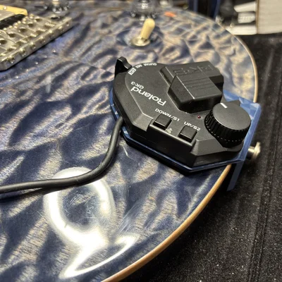 Giá đỡ Roland GK-3 cho đàn Guitar mặt cong (Carved Top)