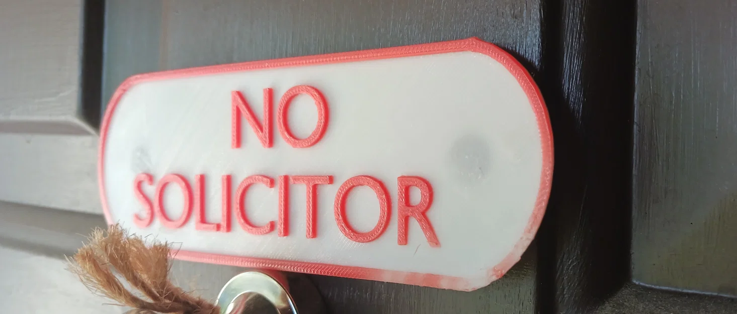 Bảng thông báo No Solicitors in 3D tiện lợi cho cửa nhà - Image 1