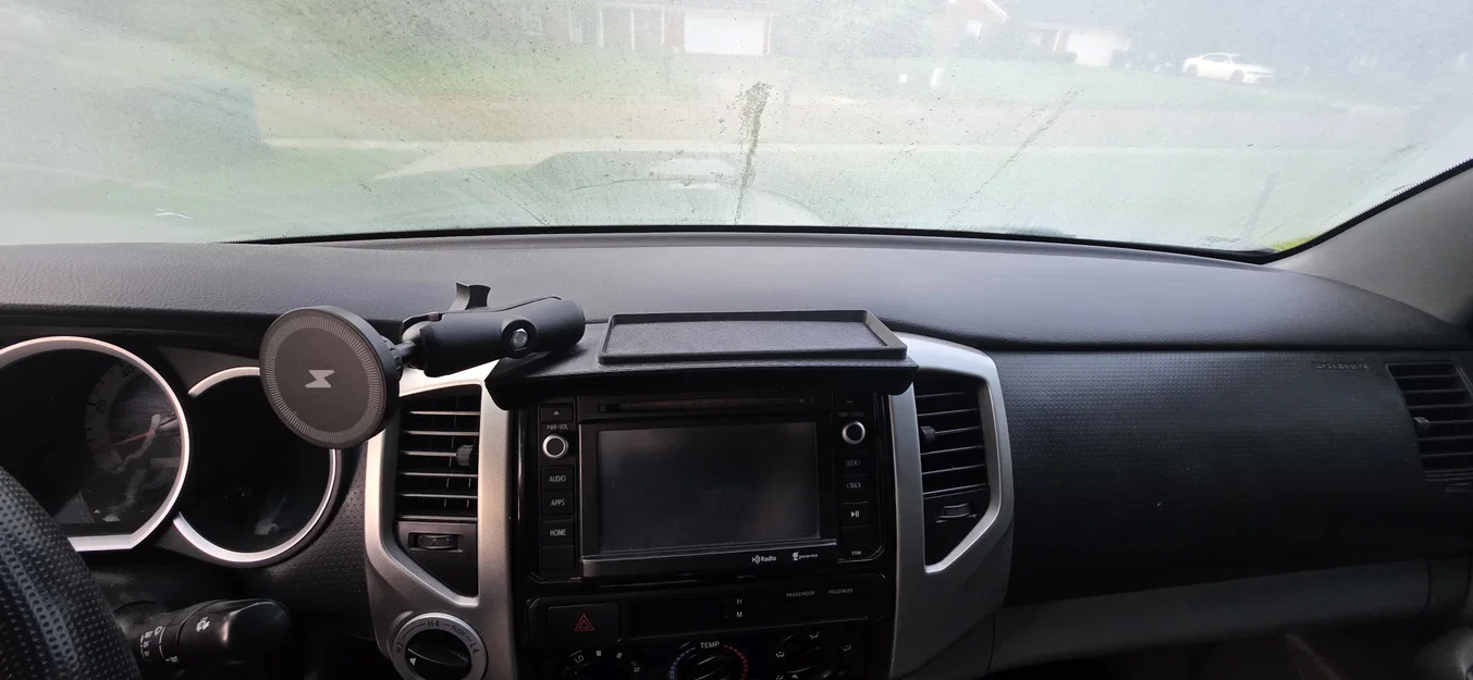 Kệ gắn giá đỡ điện thoại và chống chói cho Toyota Tacoma 2.5 Gen - Image 1