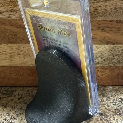 Chân đế trưng bày thẻ bài TCG Card Slab Stand (In 3D chuyên nghiệp)