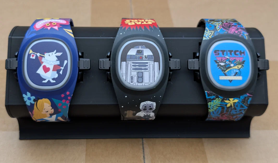 Đế sạc MagicBand+ kèm vỏ bảo vệ khi đi du lịch - Image 3
