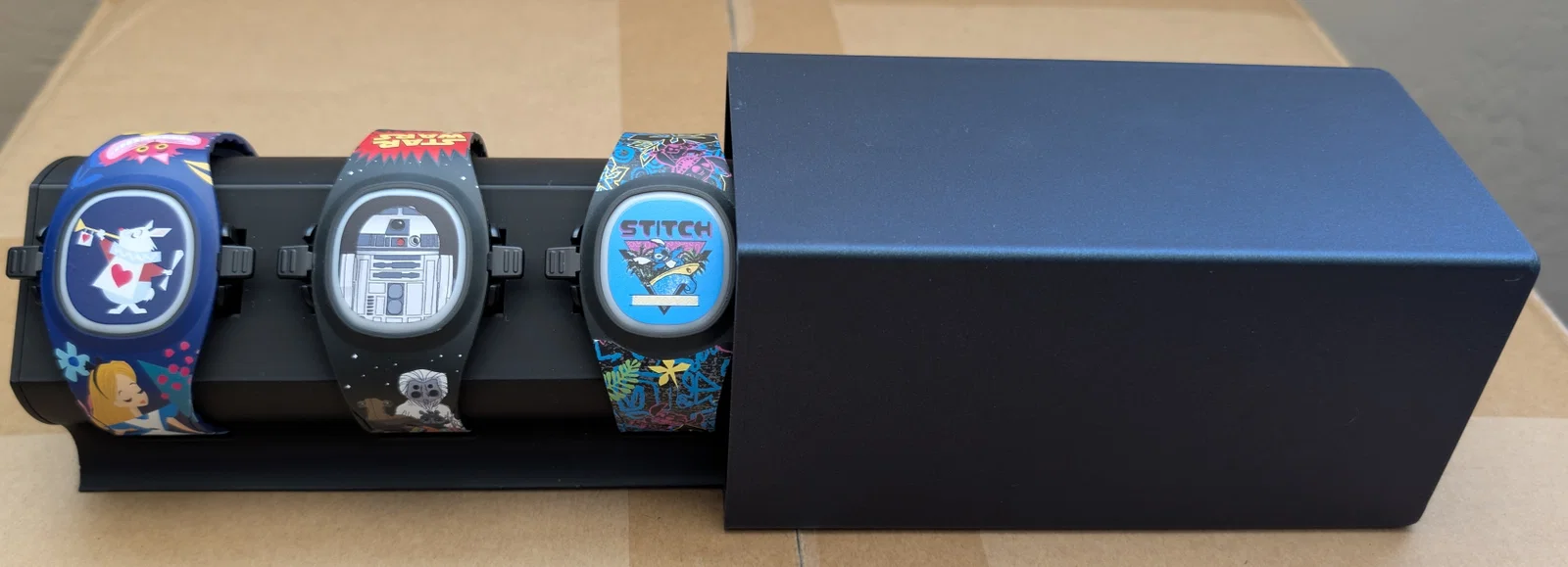 Đế sạc MagicBand+ kèm vỏ bảo vệ khi đi du lịch - Image 10
