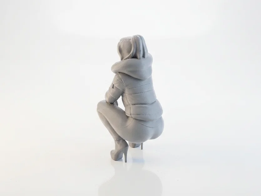 Mô hình 3D tượng nữ diện trang phục mùa đông đang ngồi xổm - Image 4