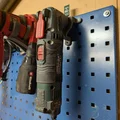 Giá treo máy cắt đa năng (oscillating multi-tool) cho bảng pegboard - Thumbnail 1