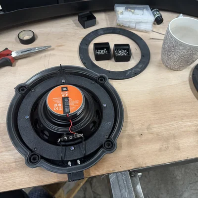 Vòng đệm loa Porsche Cayman 987.1: Chuyển đổi từ sub 8 inch sang loa 2-way 6.5 inch